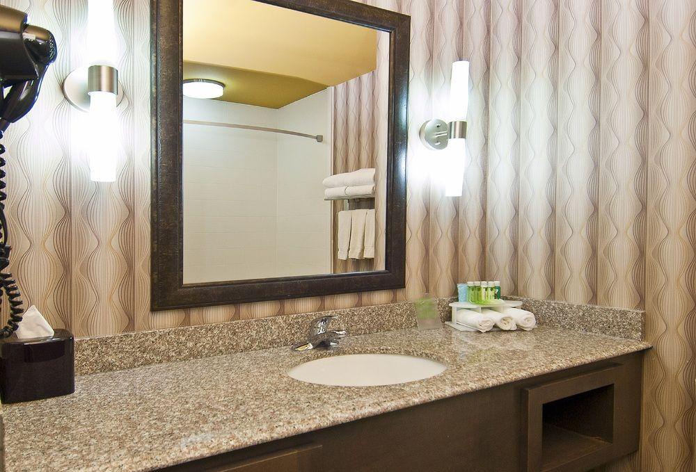 Holiday Inn Express Hotel & Suites Olive Branch By Ihg Extérieur photo